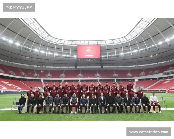 上海海港阵容大调整十四人合同将满六将离队古斯塔沃成焦点